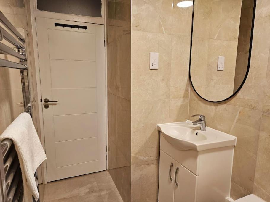 Wonderful Apartment In Wembley London Exterior foto